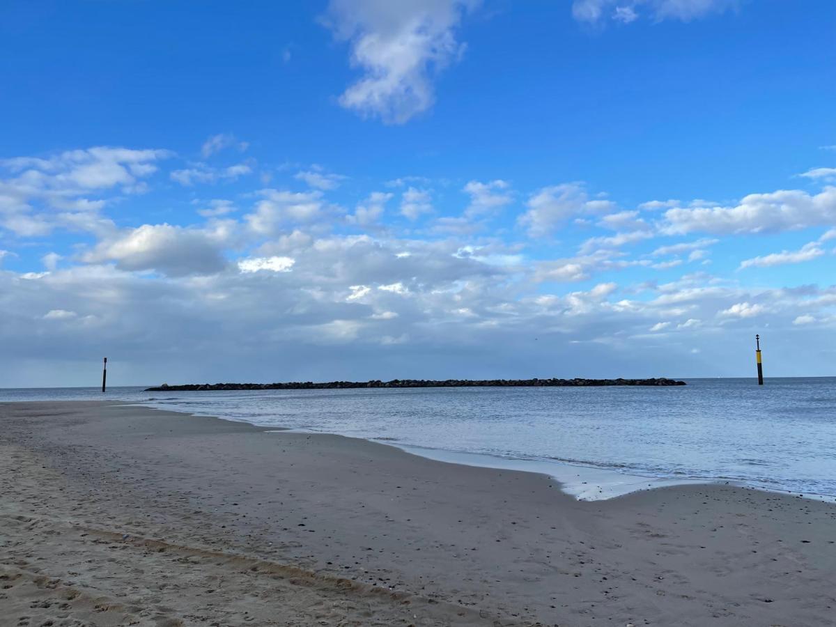 Villa Coastal Terrace Dogs Welcome Optional Hot Tub Sea Palling Exterior foto