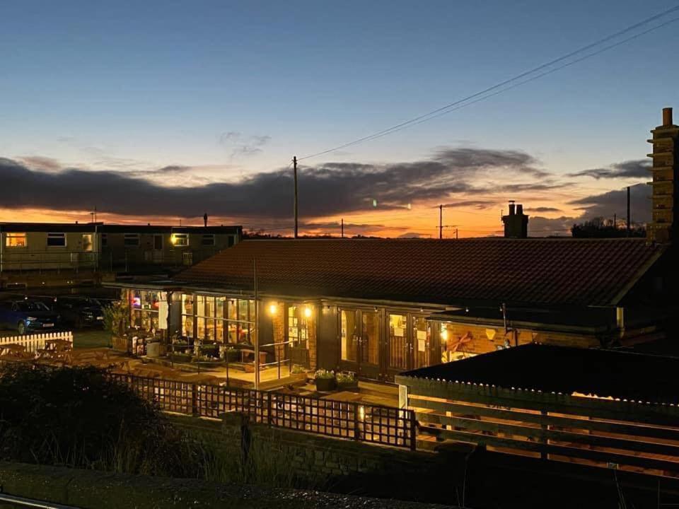 Villa Coastal Terrace Dogs Welcome Optional Hot Tub Sea Palling Exterior foto