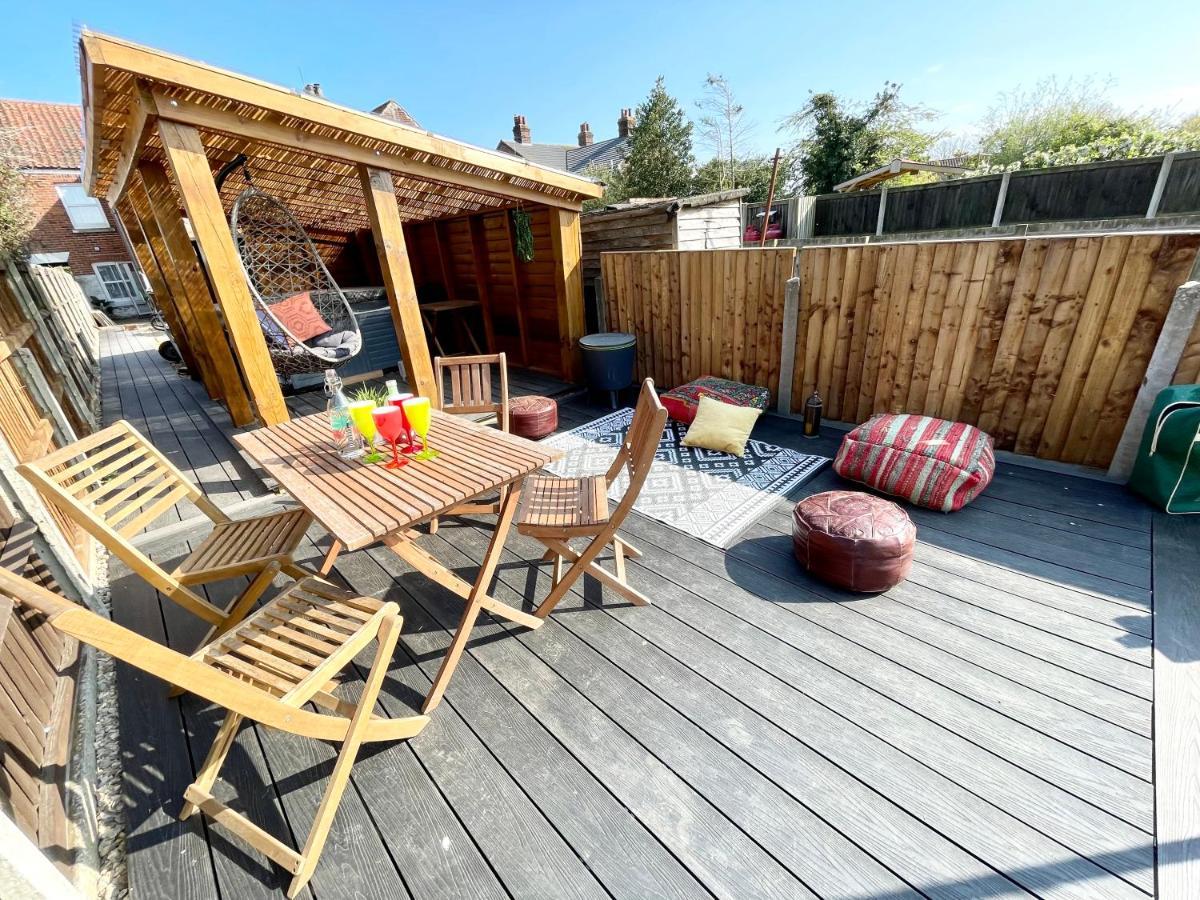 Villa Coastal Terrace Dogs Welcome Optional Hot Tub Sea Palling Exterior foto