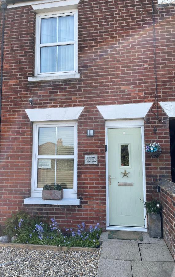 Villa Coastal Terrace Dogs Welcome Optional Hot Tub Sea Palling Exterior foto