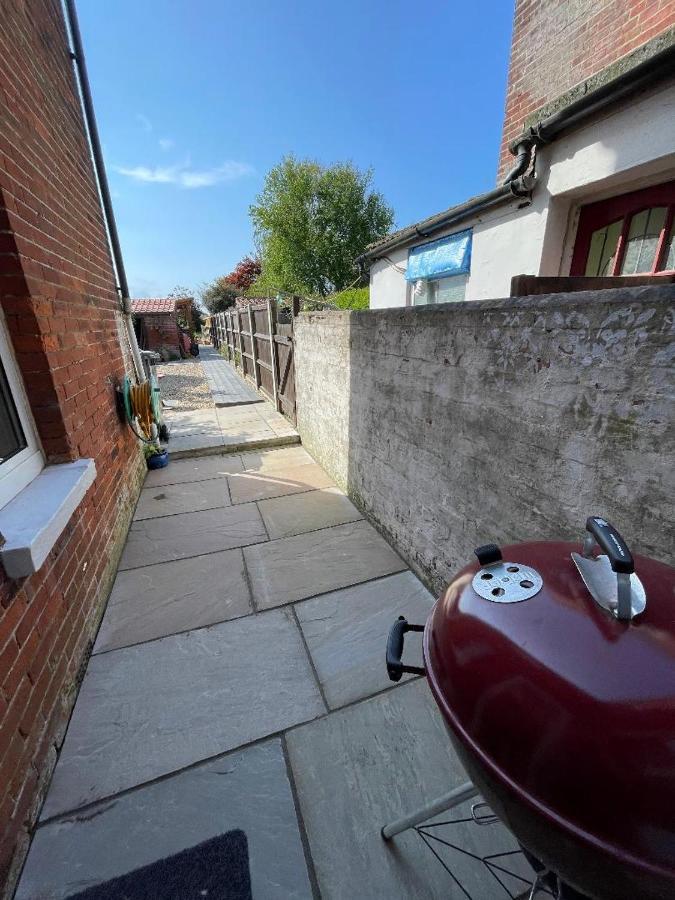Villa Coastal Terrace Dogs Welcome Optional Hot Tub Sea Palling Exterior foto